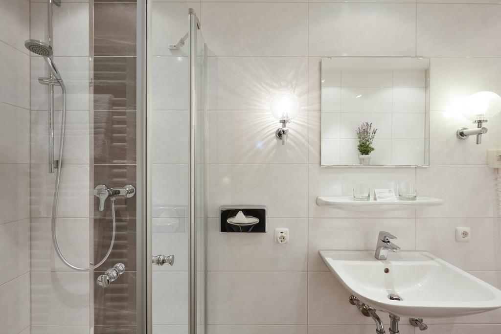 Hotel Edelweiss Garni Гармиш-Партенкирхен Экстерьер фото