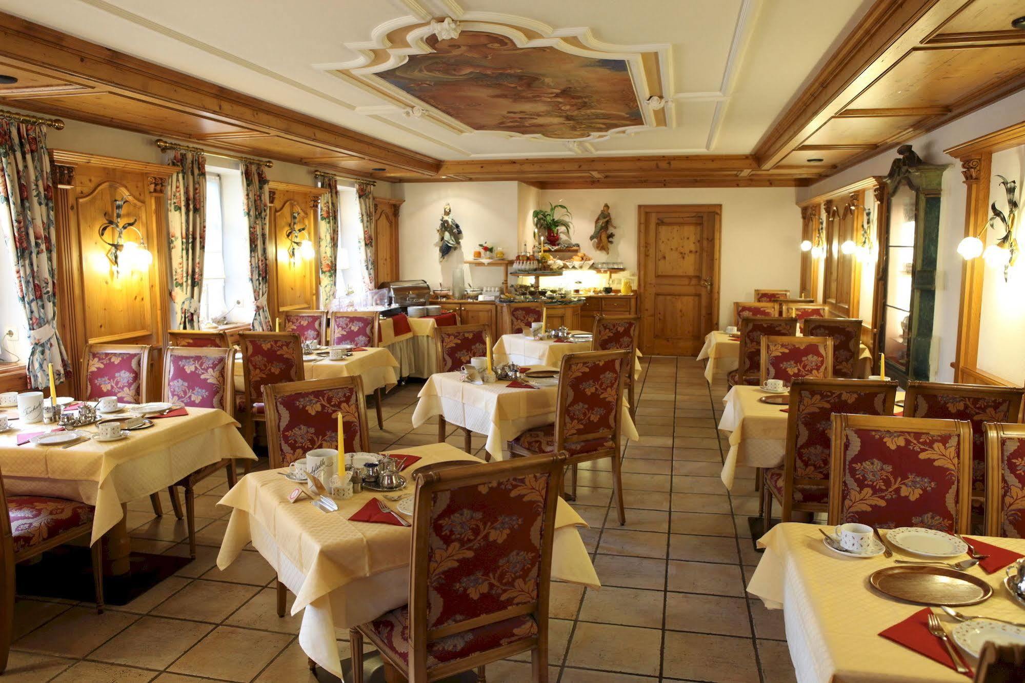 Hotel Edelweiss Garni Гармиш-Партенкирхен Экстерьер фото